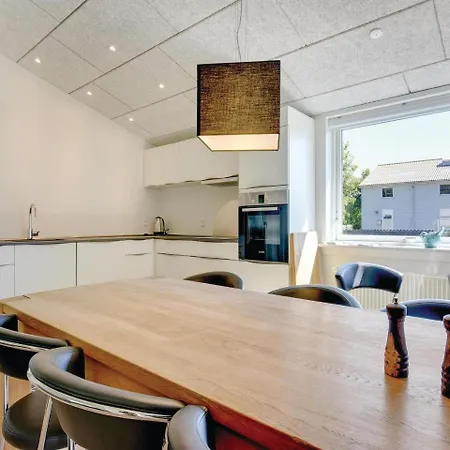 22-bedroom In Henne *