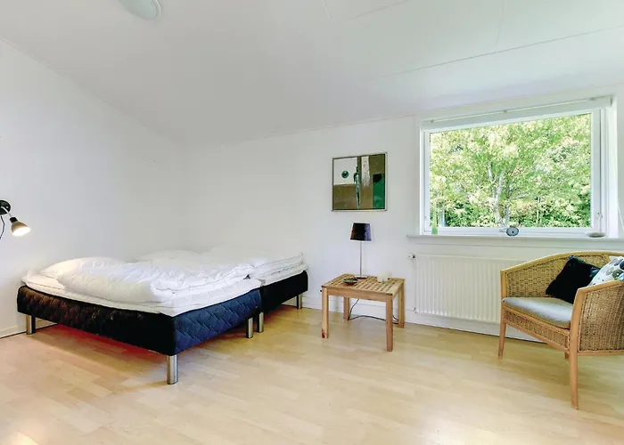 22-bedroom In Henne *