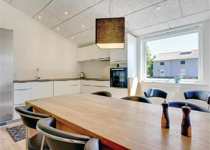 22-bedroom In Henne *