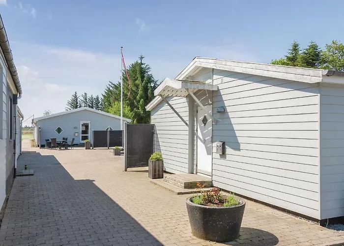 22-bedroom In Henne *